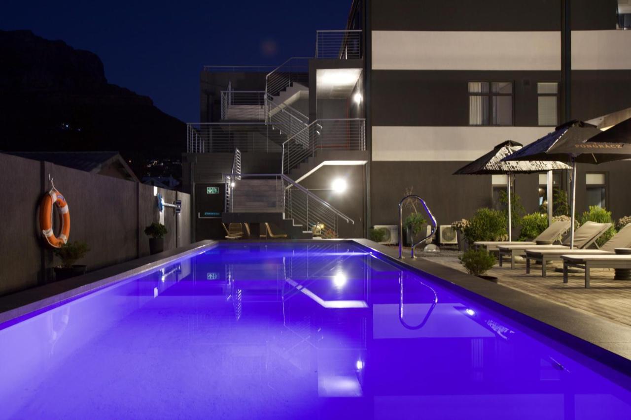 Kloof Street - Lion Roars & 4*